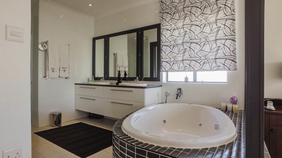 3 Bedroom Property for Sale in Baronetcy Estate Western Cape